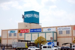 �F�y�V�e�B�[���[���̃L�[�e�i���g�Ƃ��ďo�X�����u�n���[�O���[���G�u���[�v