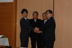 ���m�O���[���t�@�[���Ƒ�Ò��A���X���̔_�ƎQ���Ɋւ��鋦�菑�̒������󎮌�A��������킷�����听���X�����i���j�A�Ɠ��M��Ò����i������Q�l�ځj�A�����~���_�ѐ��Y�����i���R�l�ځj�A�Ŗؖ��K���m�O���[���t�@�[���В�