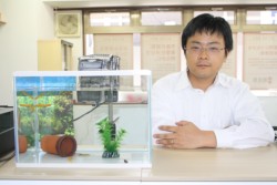 �u�h�W���E�̎���͏��߂ĂȂ̂ŕs�������邪�A�傫���������Ă����ߒ����y���݁v�Ƙb���A�h�W���E�̎���S���ƂȂ�������w����}���A�n��΍��S��