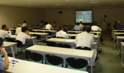 �����͎Љ�l��w����Q�T�l���o�Ȃ���