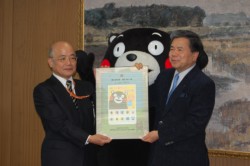 11��10���̑��掮�ŋL�O�B�e�ɉ����鍶����{���x�В��A���܃����A�����m��