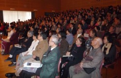 ������260�l���Q���B���̕S���N�L�O�ق͖����ƂȂ���