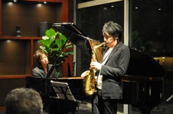 �j�j�q�z�e���F�{�ŊJ���ꂽ�W���Y�R���T�[�g