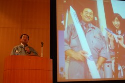 ���S���ɂ���ԃX���C�h��p���āA�F�����P�b�g�J���ɂ��Ęb���A���ꖱ