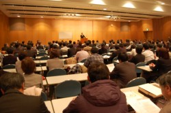 �Z�~�i�[�͂s�j�b��B��F�{�x���Ƌ����ŗ����グ�Ă���u������ƍĐ�����������v�̊����̈�Ƃ��Ċ�悵��