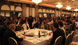 �S���Q�Q���ɊJ�Â��ꂽ�t�̏W���B��T�O�O�l���o�Ȃ���