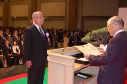 �Α�30�N�̉i�N�Α����J�҂̑�\�ɕ\�������n����