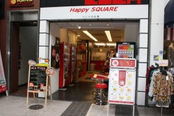 ���ʃA�[�P�[�h�����ɃI�[�v�������uHappy SQUARE�i�n�b�s�[�X�N�G�A�j�v