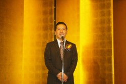 ���A�[�g���[�N�̑�\������В��ɏA�C�����r�ؗT�O�В�