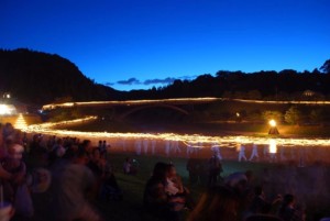 �Ñ�l�ɕ������������悻800�l�ɂ�鏼���s��