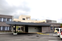 ��F�{�R���ڂɊJ���������K�͓��ʗ{��V�l�z�[���u��F�{���v