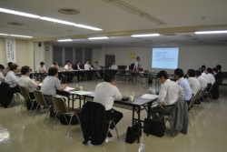 �����͂Q�S�Ђ̊�Ƃ���R�T�l���Q������