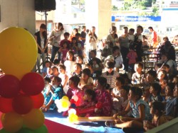 �o���[���A�[�g�V���[�ɋ����ÁX�̎q�ǂ�����