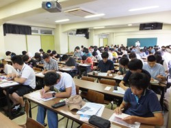 �����͖�100�l���o�Ȃ���