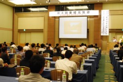 �ƊE�֌W�҂�o�c�҂Ȃǖ�Q�O�O�l���o�Ȃ����o�c�҃Z�~�i�[�E��S�񓌌o���C�m