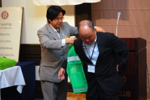 �Љ��d�̈�Ŗh�ƃx�X�g�𑡒�