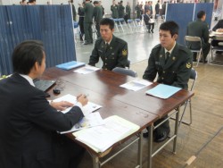 ������37�Ђ��Q���B���ꂼ��̃u�[�X�Ŏ��q���Ɩʒk����