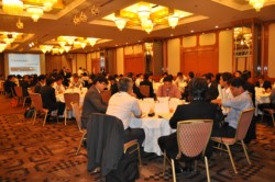 �����͖�P�Q�O�l���Q��