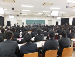 �����͂R�N�����w�@�P�N�����200�l���Q������