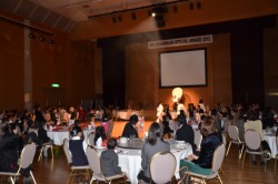 �����͂P�U�O�l���Q��