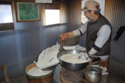 �����p�̑哤��ΉP�ŃN���[����ɂ���B�ʐ^�͖��Δ_������l�̖��Εۂ���