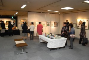 �A�[�g�X�y�[�X��󓰂ŊJ���Ă���G���i�W���̔���