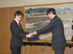 �\�������n�����앛�m���i�E�j