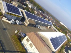 �{�ЍH�ꉮ���ɐݒu���ꂽ���z�����d�p�l��