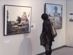 �F�{��̌Îʐ^�Ɍ����闈���