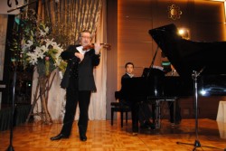 �j���ŃG���K�[�̖��ȁu���̂������v�ȂǂR�Ȃ��I�����莁�B�ؗ�ȉ��t�ŎQ���҂𖣗�����