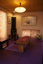 ���X�̈��H�X�y�[�X�B����Y�Ƈ��̏��~���Ă���