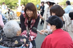 �Q���҈�l�ЂƂ�Ɍ��t�������Ȃ��爬������鍂������