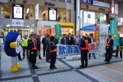 �����͖�S�O�l�̊֌W�҂������^�]������Ăъ|����