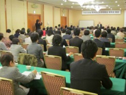 �����͊e�n��̎x�����ȂǑS�������P�S�O�l���Q��