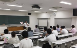 �A�E�u���ɂ�3�N����20�l���o�Ȃ���