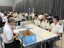 ������77�Ђ��Q���B���ꂼ��̃u�[�X�Ŏ��q���Ɩʒk����