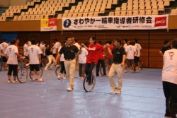 ���w�Z����ʎx���w�Z�̋�����U�R�l���Q���������C��