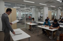 �����͊w���E�����҂��20�l���o�Ȃ���