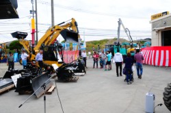 �W���Ԃ����ĉ�闈��ҁA�����͖�160�l������