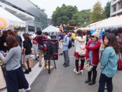 3���Ԃŉ���12000�l�̐l�o��������