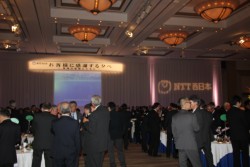 �����͂U�O�O�l���o��