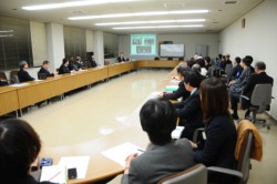 �����͖�40�l���Q��