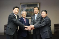 �P�Q���P�P���ɐl�g���H��c���ōs��ꂽ���󎮁B�����琙���m�t�����\�A�В��A�≺�����l�g���H��c����A�ؑ����j�ؑ��В��A�{�{���l�g�����n��Y�ƐU�����c��