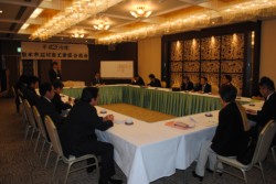 ����ɂ͂Q�O�l���o�Ȃ���