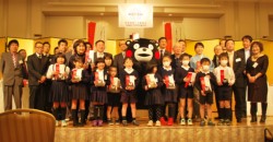 �P���Q�W���̋L�Ҕ��\�͉����Ƃ⏬�앛�m���痈�o�̂ق��A��쏬�����琬�N���u�̎q�ǂ��������o��