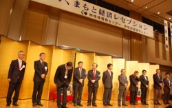 �Q�����ŃX�e�[�W�ɗ����Њ����Ј�