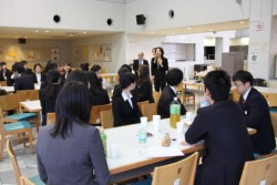 �����͖�R�O�l���Q��