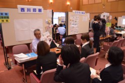 �f�r���[�A�E�Z�~�i�[�̗l�q