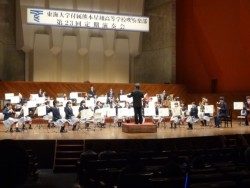 �����͖�1000�l�����ꂵ��