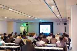 �����Ƃ�s���Ȃǂ����50�l���Q�������h����Ə]���Ҍ��C��